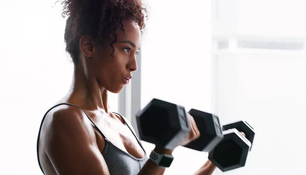 Mean Muscles Making Young Woman Working Out Dumbbells Gym — Stock Photo, Image