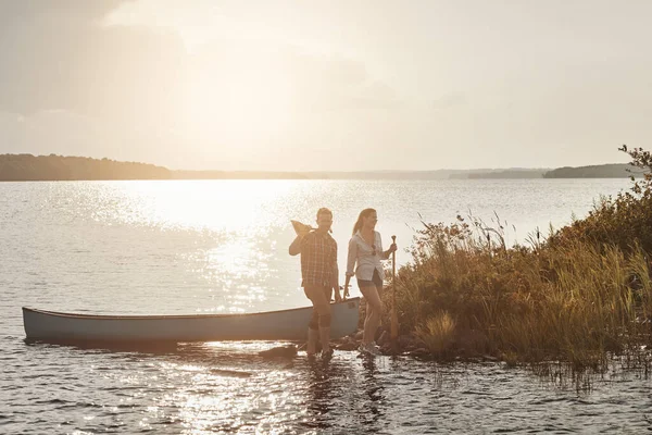 Marriage All Teamwork Young Couple Going Canoe Ride Lake — Stock Photo, Image
