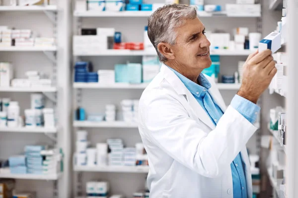 Ill Find Treatment Shelf Pharmacist Working Drugstore — Stock Photo, Image