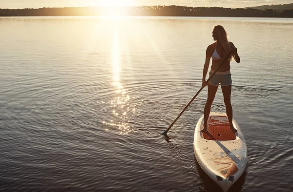 Great Feeling Being Board Attractive Young Woman Paddle Boarding Lake — Stock Photo, Image