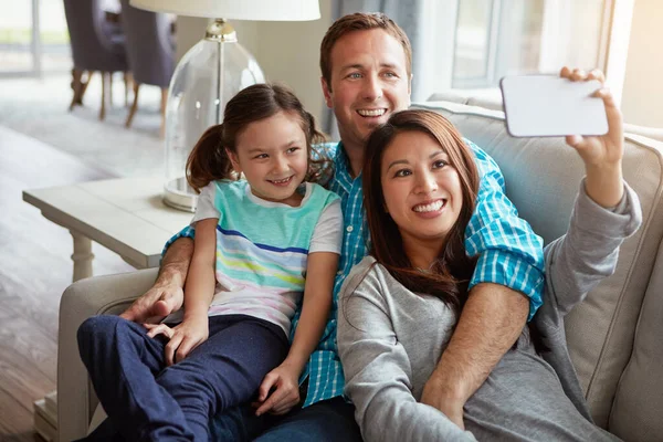 Eerste Regel Van Familietijd Neem Een Familie Selfie Een Liefdevolle — Stockfoto