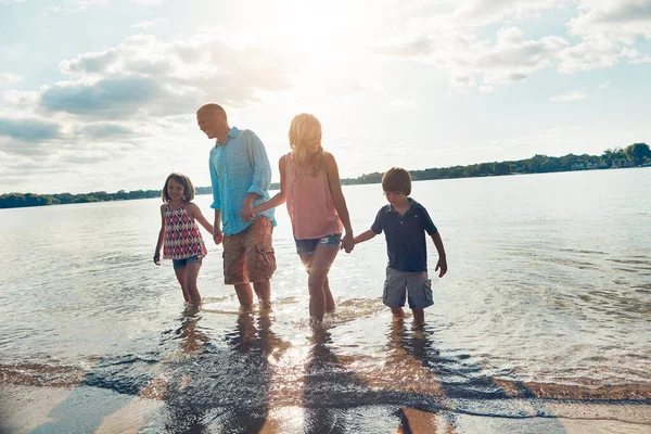 Its Family Time Beach Beautiful Family Spending Some Quality Time — Stock Photo, Image