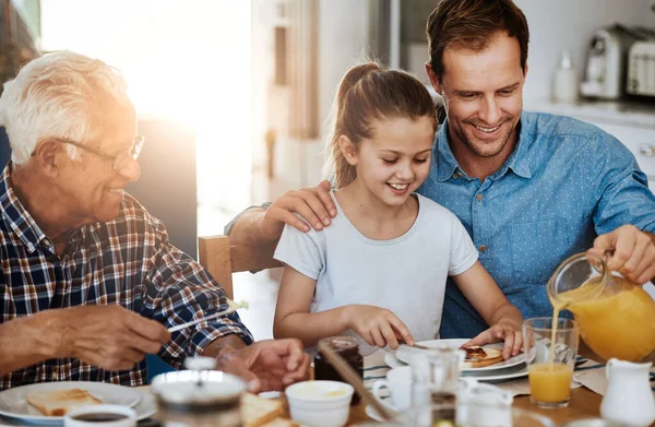 Sterkere Familiebanden Opbouwen Rond Ontbijttafel Een Multi Generationele Familie Genieten — Stockfoto