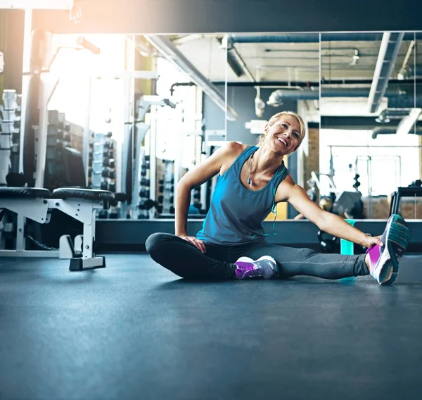 stock image Today is a new beginning. a sporty woman working out at the gym