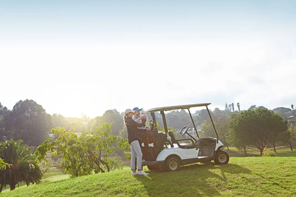 Der Beginn Eines Golftages Ein Junges Paar Wählt Seinen Schläger — Stockfoto