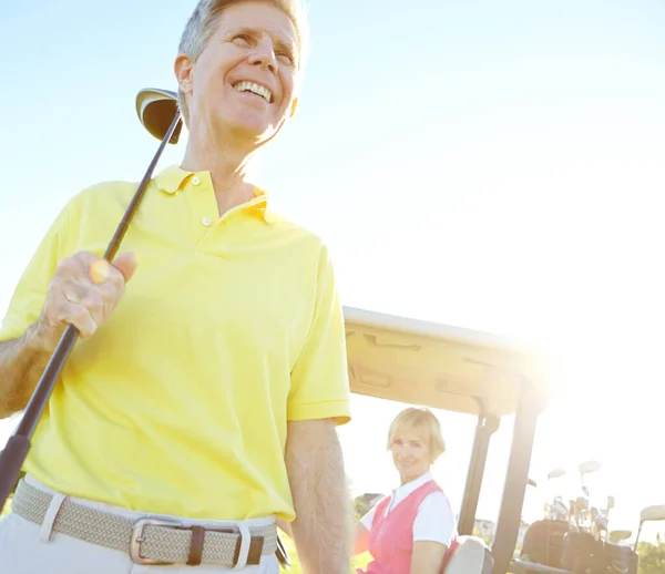 Luie Middag Golf Low Angle Shot Van Een Knappe Oudere — Stockfoto