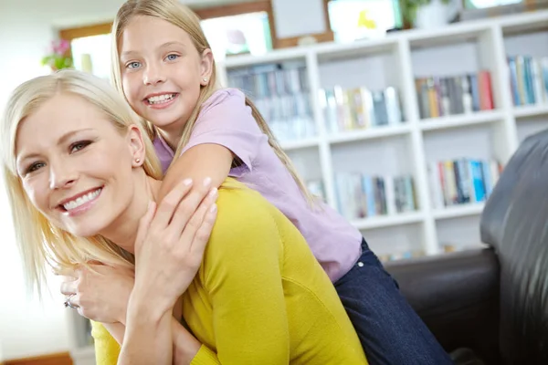 Quality Time Mom Portait Loving Mother Daughter Home — Stock Photo, Image