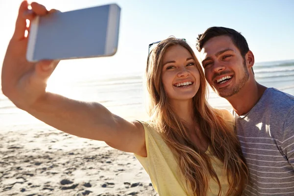 Capturing Memorable Moments Affectionate Young Couple Taking Selfie Beach — Stock Photo, Image