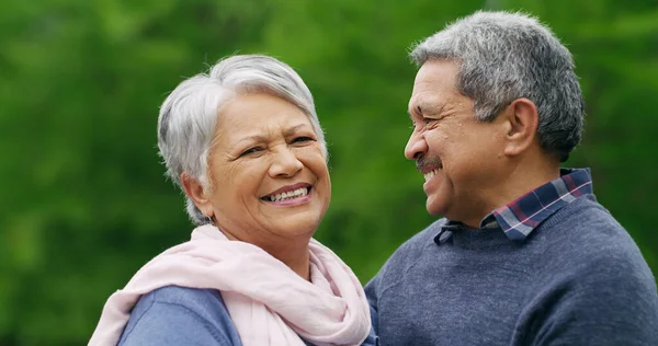 Kiedy Miłość Jest Prawdziwa Całe Życie Szczęśliwa Para Seniorów Spędzająca — Zdjęcie stockowe