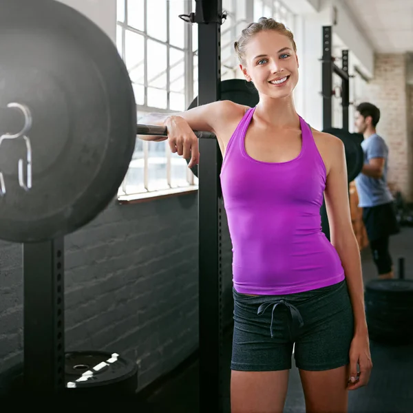 Your Beach Body Starts Now Sporty Young Woman Leaning Barbell — Stock Photo, Image