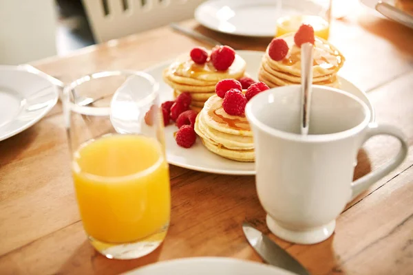 Serving Delicious Morning Closeup Shot Pancakes Juice Mug Breakfast Table — Stock Photo, Image