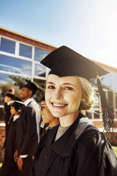 Cant Believe Finally Graduated Portrait Smiling University Student Graduation Day — Stock Photo, Image