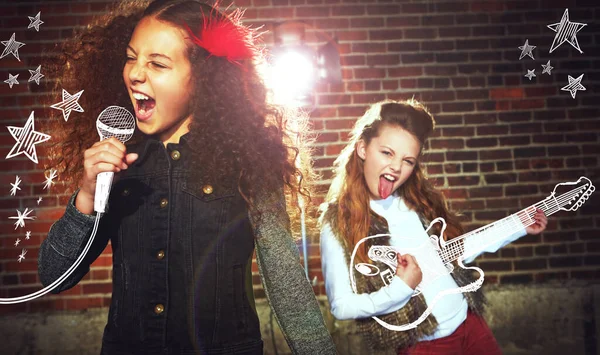 Voor Liefde Voor Muziek Twee Meisjes Zingen Spelen Rockmuziek Denkbeeldige — Stockfoto