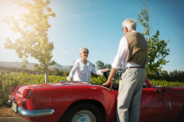 Reisen Ist Teil Des Lebensstils Ruhestand Seniorenpaar Auf Roadtrip — Stockfoto
