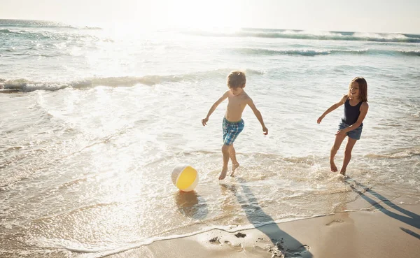 Çocuklar Her Zaman Plaj Günlerine Hazırdır Küçük Bir Kız Erkek — Stok fotoğraf