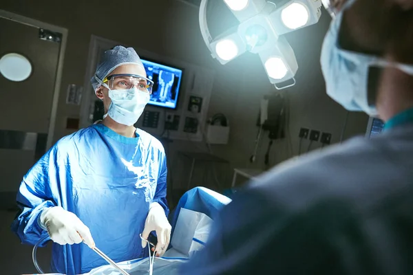 Teamwork Cruciaal Voor Het Redden Van Levens Chirurgen Een Operatiekamer — Stockfoto
