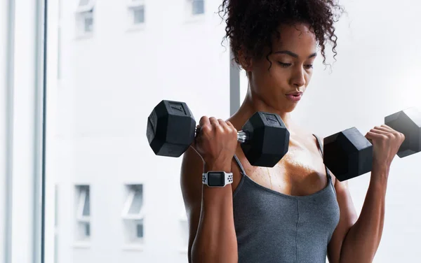 Strong Bodies Made Gym Young Woman Working Out Dumbbells Gym — Stock Photo, Image