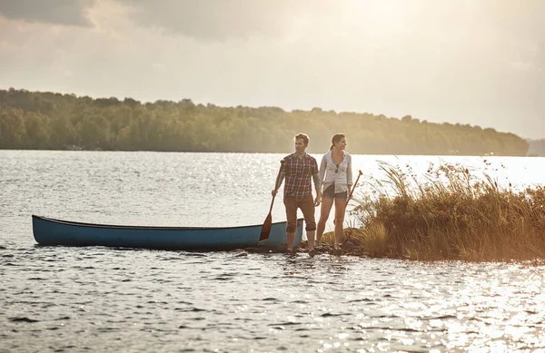 Embark Relaxing Journey Young Couple Going Canoe Ride Lake — Stock Photo, Image