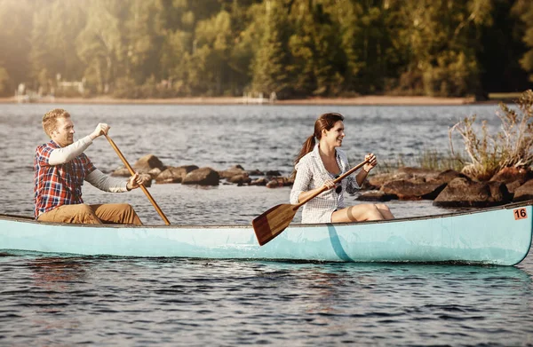 Best Days Spent Canoe Young Couple Going Canoe Ride Lake — Stock Photo, Image