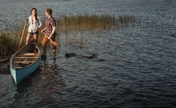 Gibt Schöneres Als Kanu Fahren Ein Junges Paar Auf Kanutour — Stockfoto