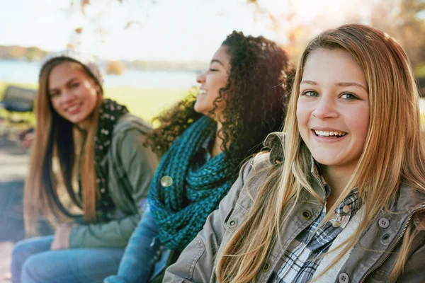 Greatest Group Friends Could Ask Portrait Group Young Friends Enjoying — Stock Photo, Image