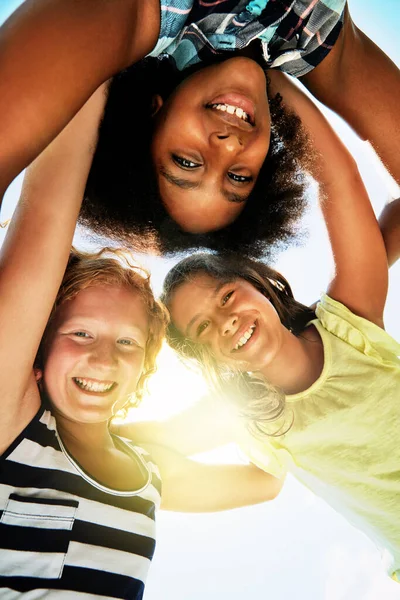 Summery Smiles All Portrait Group Diverse Happy Kids Huddled Together — Stock Photo, Image