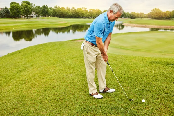 Golf Lär Oss Tålamod Fokus Och Disciplin Mogen Man Ute — Stockfoto