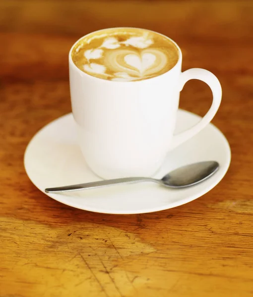 Latte Art Kávé Ital Asztalon Kávézóban Közelkép Forró Ital Művészi — Stock Fotó