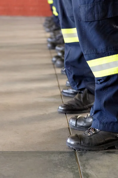 Пожежна Служба Ноги Команда Пожежників Готові Аварійних Служб Запобігання Стихійних — стокове фото
