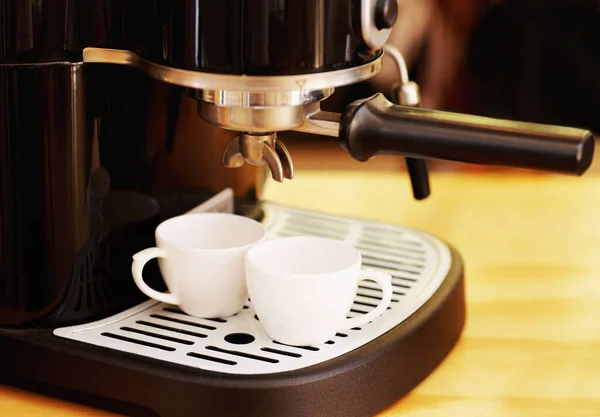 Koffiezetapparaat Kopjes Machine Tafel Cafe Voor Cappuccino Latte Warme Drank — Stockfoto
