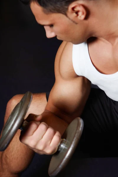 Brazo Muscular Mancuerna Fuerte Hombre Fitness Haciendo Ejercicio Bíceps Rutina — Foto de Stock