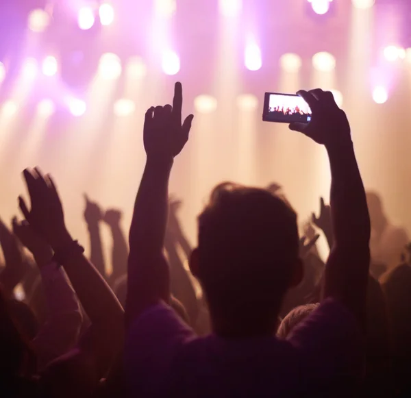 Fan Phone Filming Band Stage Excited Audience Lighting Colors Music — Stock Photo, Image