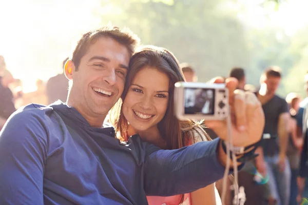 Felice Selfie Coppia All Aperto Evento Felicità Con Gioia Legame — Foto Stock