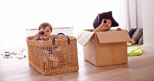 Fantasy Children Smile Costume Pirate Play Boat Boxes Living Room — Stock Photo, Image
