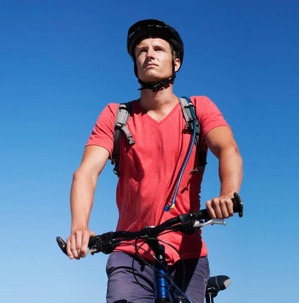 Sky Bike Und Man Konzentrieren Sich Auf Radreisen Sport Workout — Stockfoto
