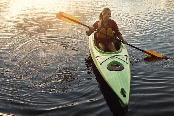 Something Anyone Would Enjoy Attractive Young Woman Out Canoe Ride — Stock Photo, Image