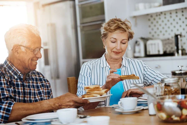 Het Begin Van Dag Naast Een Geliefde Een Seniorenpaar Samen — Stockfoto
