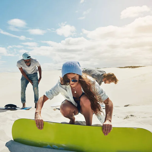 Sand Boarding Young People Sandboarding Desert — Stock Photo, Image