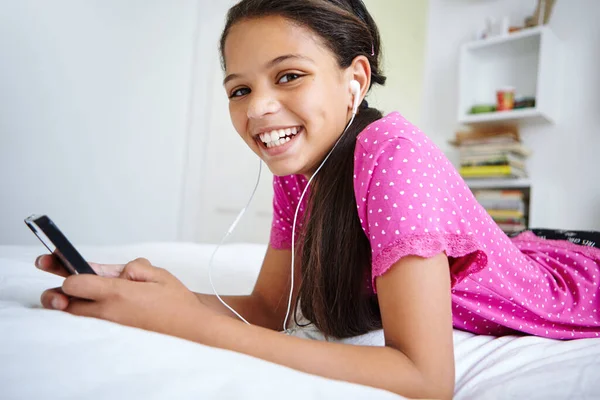 Mógłbym Grać Moją Ulubioną Piosenkę Kółko Nastolatka Słuchająca Muzyki Sypialni — Zdjęcie stockowe