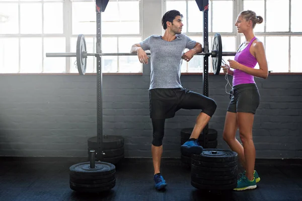 Hes Giving Her Some Good Workout Tips Two People Chatting — Stock Photo, Image