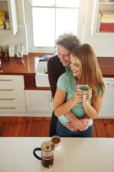 Mostrar Lhe Quanto Ele Ama Casal Afetuoso Cozinha — Fotografia de Stock
