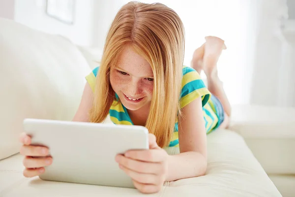 Tecnologia Mani Sull Apprendimento Una Bambina Che Usa Tablet Digitale — Foto Stock