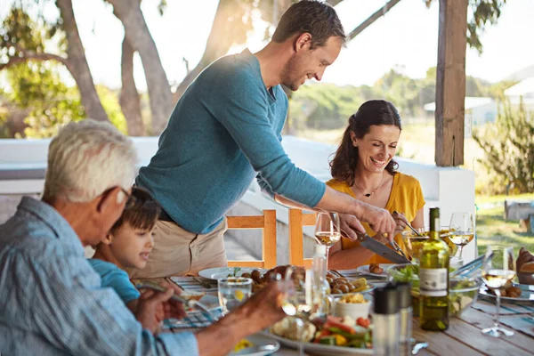 Hiçbir Şey Aileyi Yemek Kadar Birbirine Bağlayamaz Evde Birlikte Yemek — Stok fotoğraf