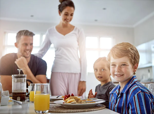 Este Ser Buen Día Una Familia Desayunando Juntos — Foto de Stock