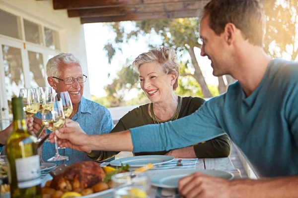 Cheers Many More Happy Years Happy Family Toasting Wine Family — Stock Photo, Image