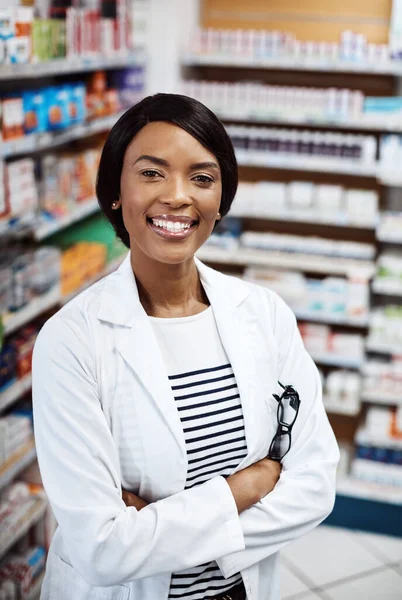 Впевнений Мене Щось Кожної Хвороби Жіночий Фармацевт Працює Аптеці — стокове фото