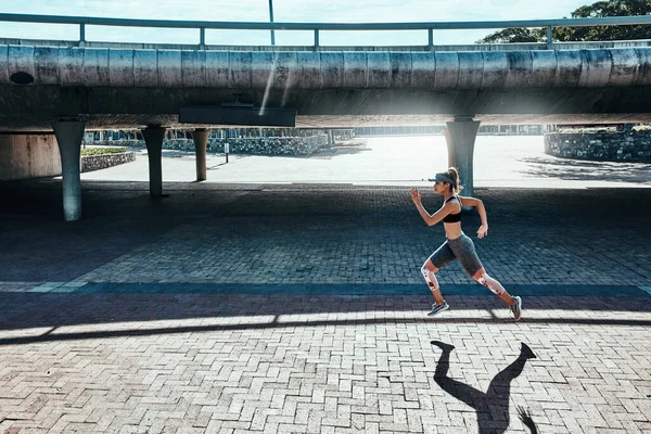 Güne Başlamanın Daha Iyi Bir Yolu Yok Çekici Atletik Genç — Stok fotoğraf