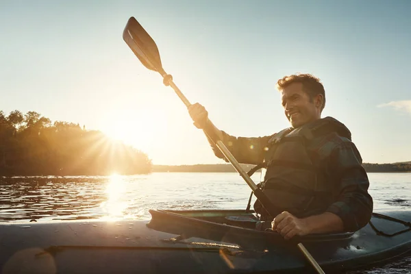 Doubt Paddle Out Young Man Kayaking Lake Outdoors — Stock Photo, Image