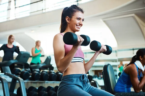 Você Não Pode Ajudar Mas Sorrir Quando Você Exercita Mulheres — Fotografia de Stock