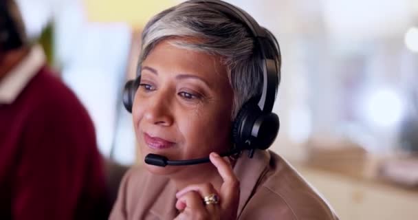 Servicio Cliente Mujer Consultora Ventas Hablando Con Cliente Micrófono Oficina — Vídeos de Stock